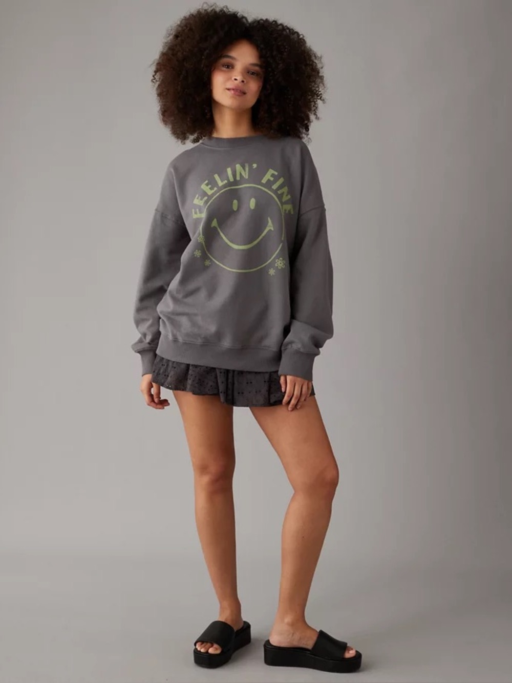 American Eagle | Oversized Smiley Graphic Sweatshirt Sz L